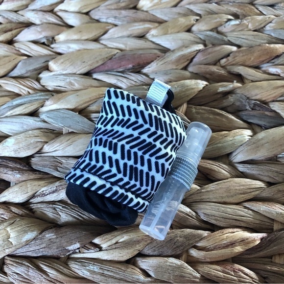 Screen and glasses cleaner keychain set - Picture 2 of 2